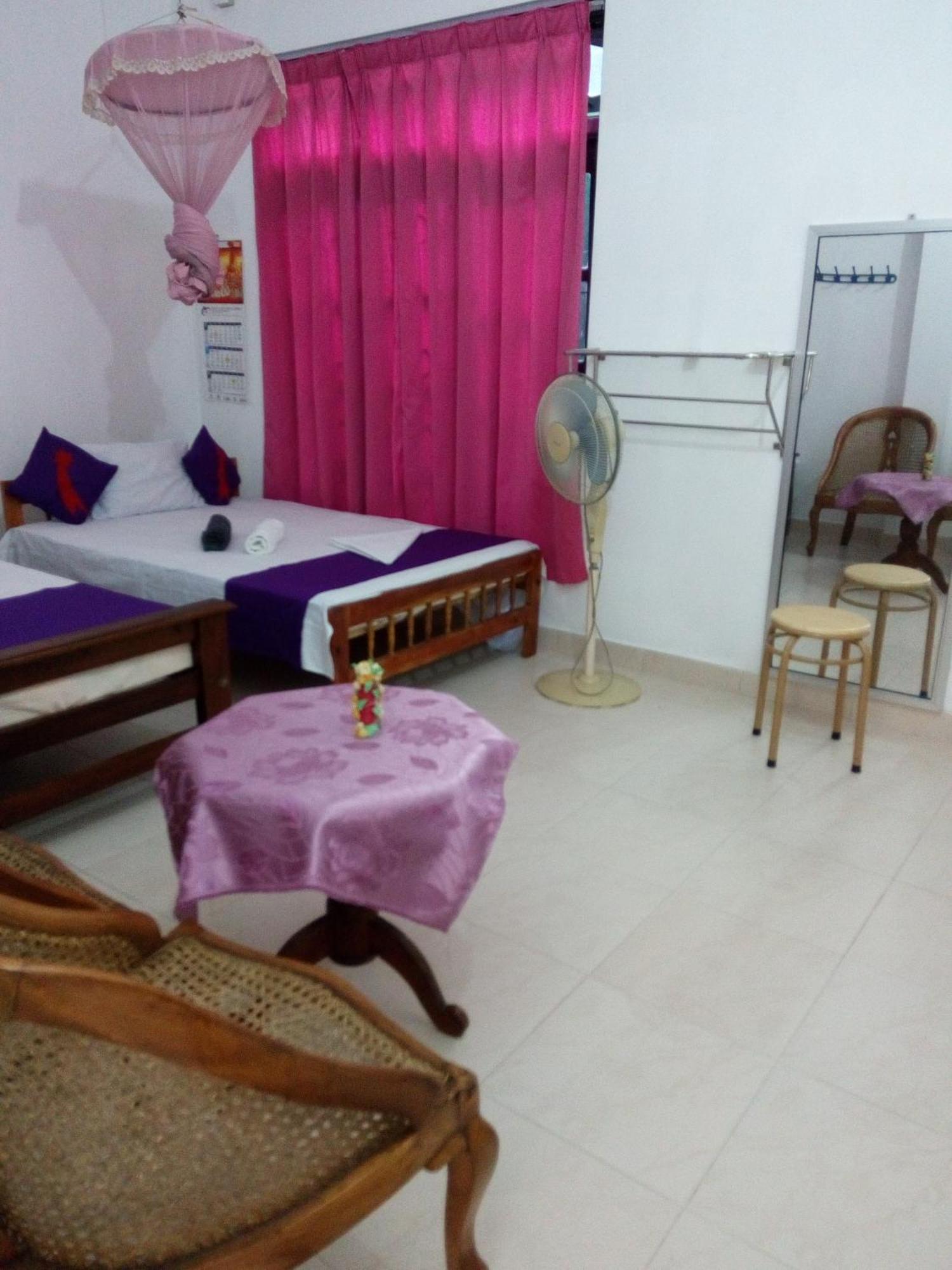 Evening Star Guest Inn Kandy Room photo